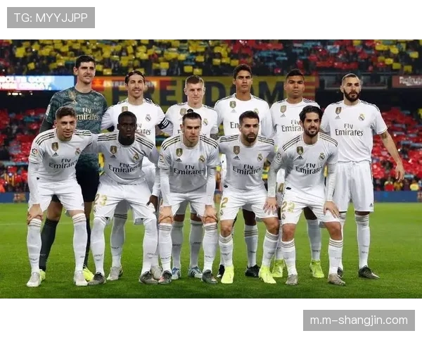 皇马巴萨巅峰对决激战正酣两强为榜首荣耀展开殊死搏斗